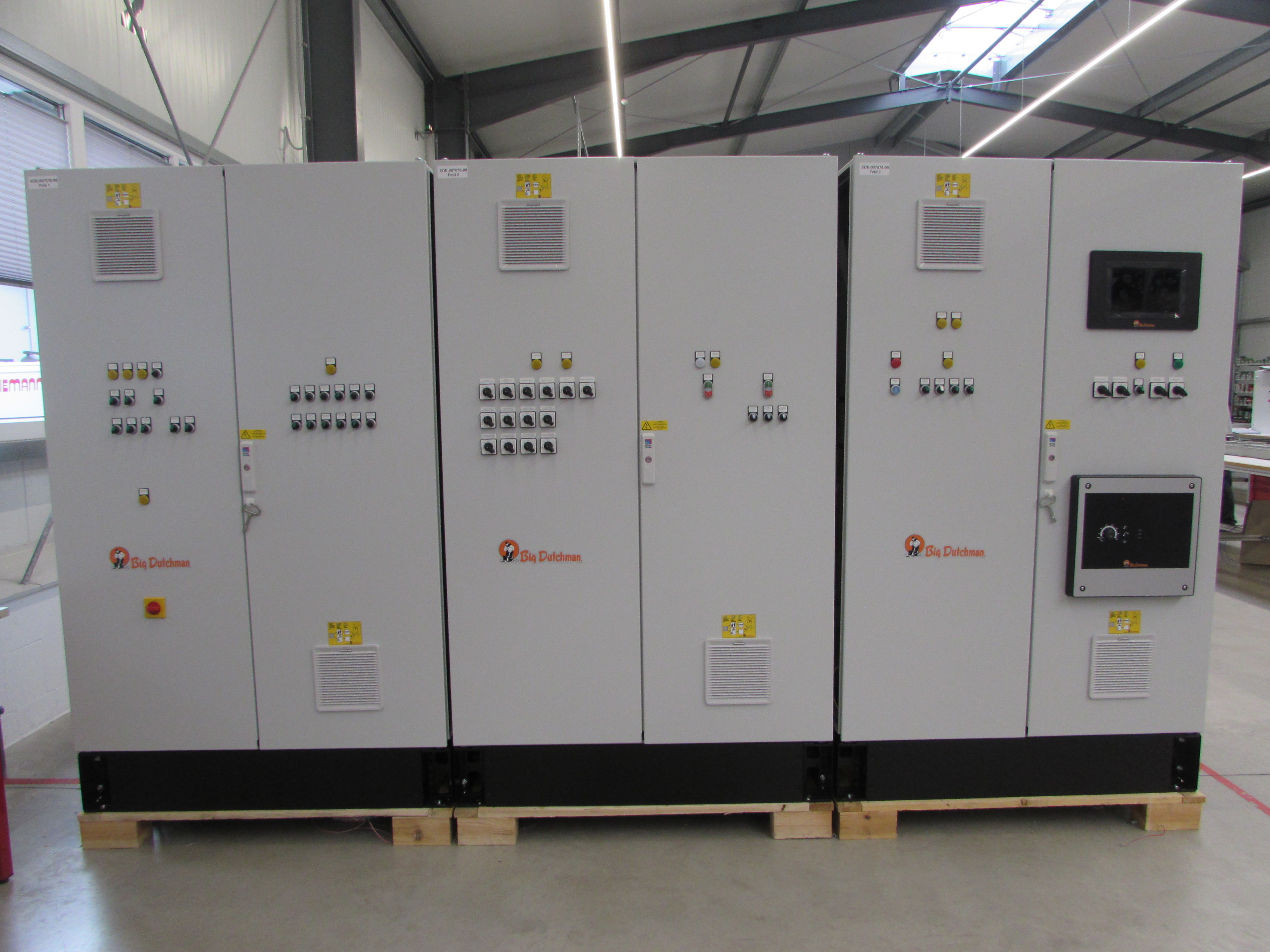 Switch cabinet ECO Broiler climate/feeding/lighting